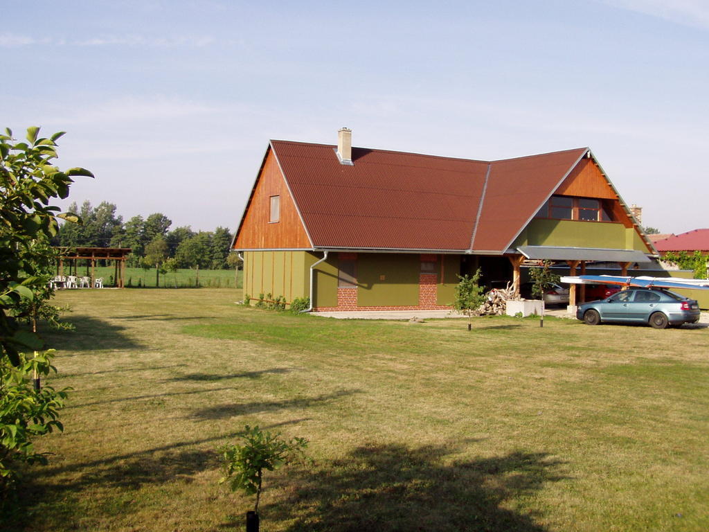 Penzion Pod Vapenkami Strážnice Extérieur photo