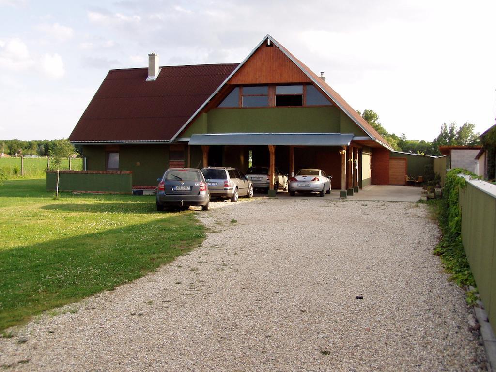 Penzion Pod Vapenkami Strážnice Extérieur photo