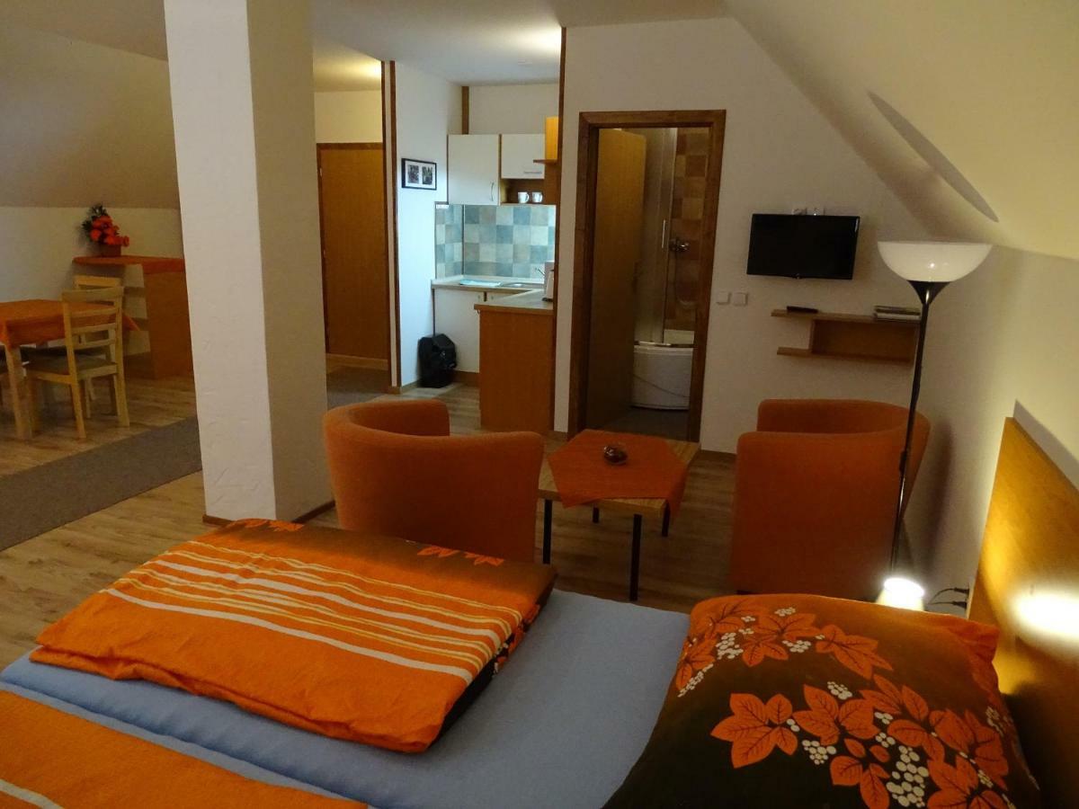 Penzion Pod Vapenkami Strážnice Extérieur photo