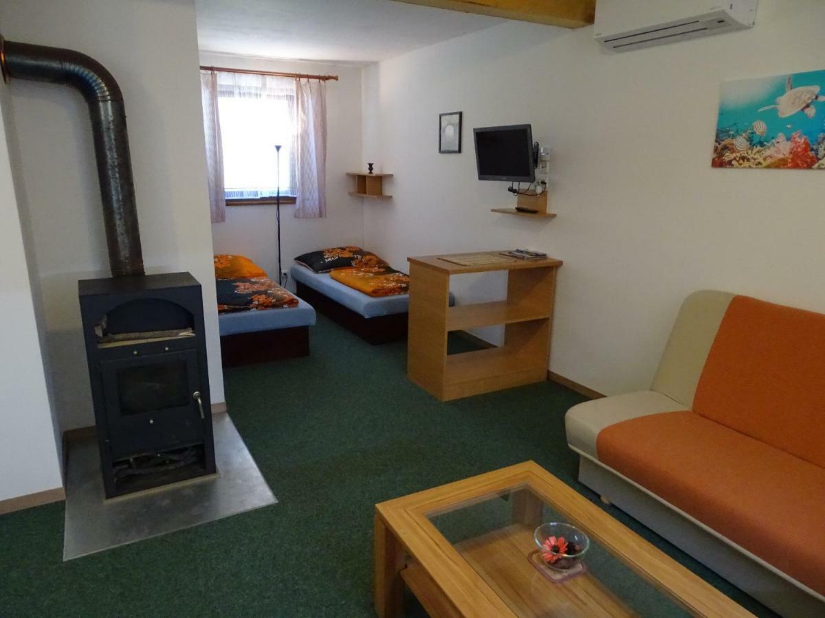 Penzion Pod Vapenkami Strážnice Extérieur photo
