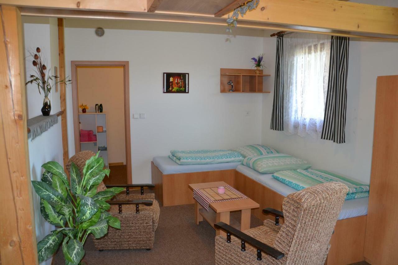 Penzion Pod Vapenkami Strážnice Extérieur photo