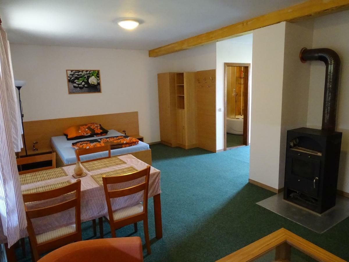 Penzion Pod Vapenkami Strážnice Extérieur photo