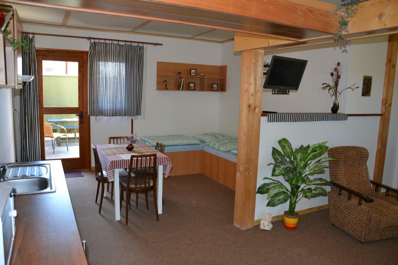 Penzion Pod Vapenkami Strážnice Extérieur photo